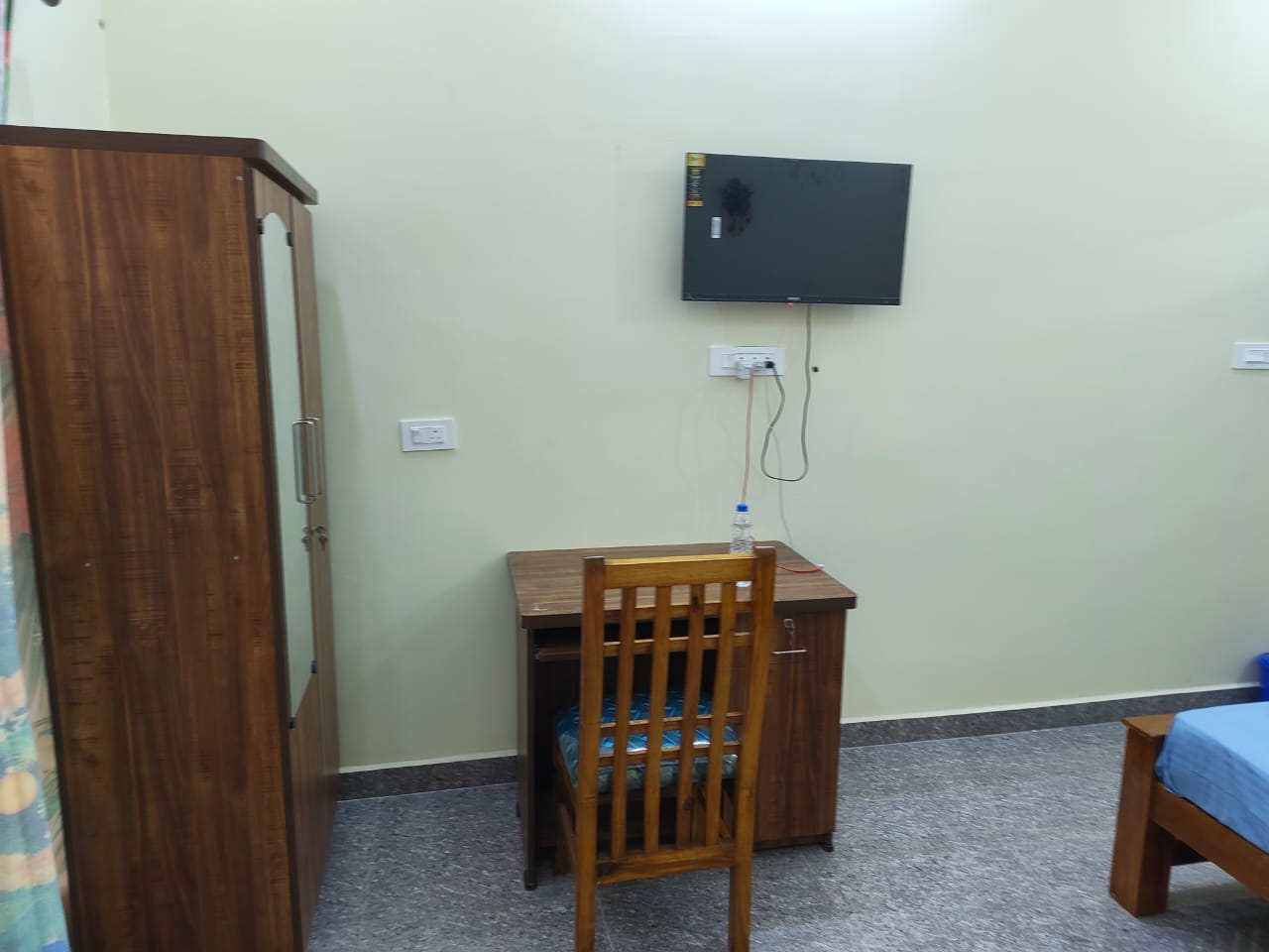 Bedroom Work Desk with Wardrobe & Smart TV 2